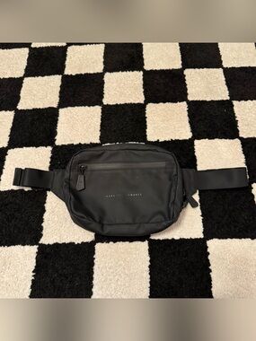 INAKA Performance Men's Black Adjustable Waist Pack Crossbody